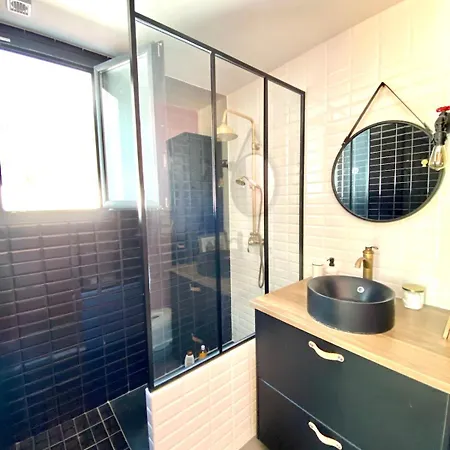 Large House With Swimming Pool Close To Beaches *