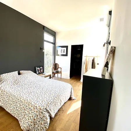 Large House With Swimming Pool Close To Beaches