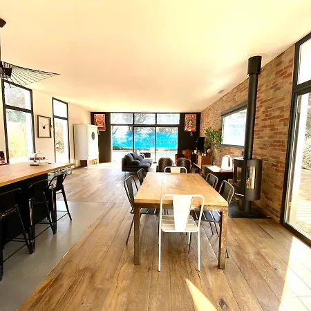 Large House With Swimming Pool Close To Beaches