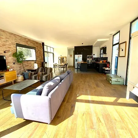 Villa Large House With Swimming Pool Close To Beaches