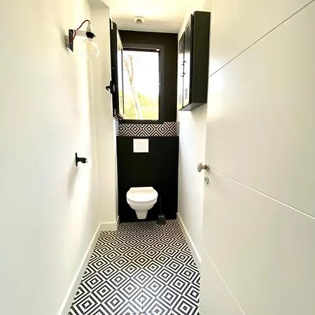 Large House With Swimming Pool Close To Beaches