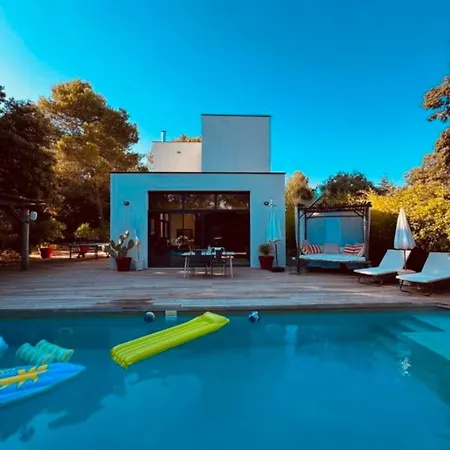 Villa Large House With Swimming Pool Close To Beaches